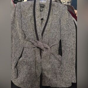 virgo Gray Blazer with Notched Lapels and Tailored Fit